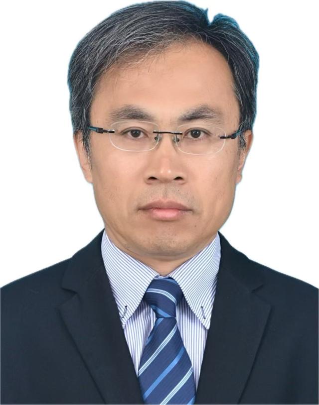 耿文通教授的官方个人主页照片