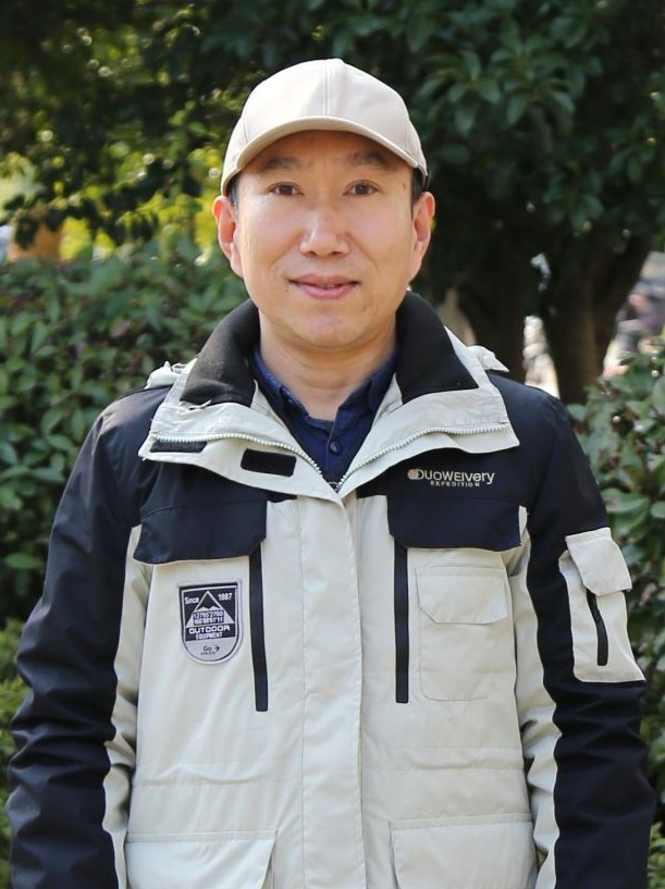 赵健伟教授的官方个人主页照片
